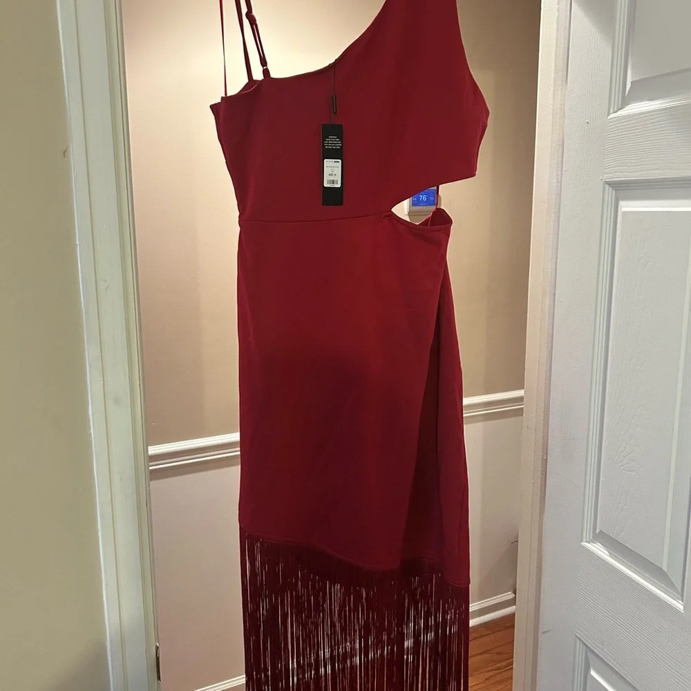 Elegant Red One-Shoulder Dress - Picture 1 of 5